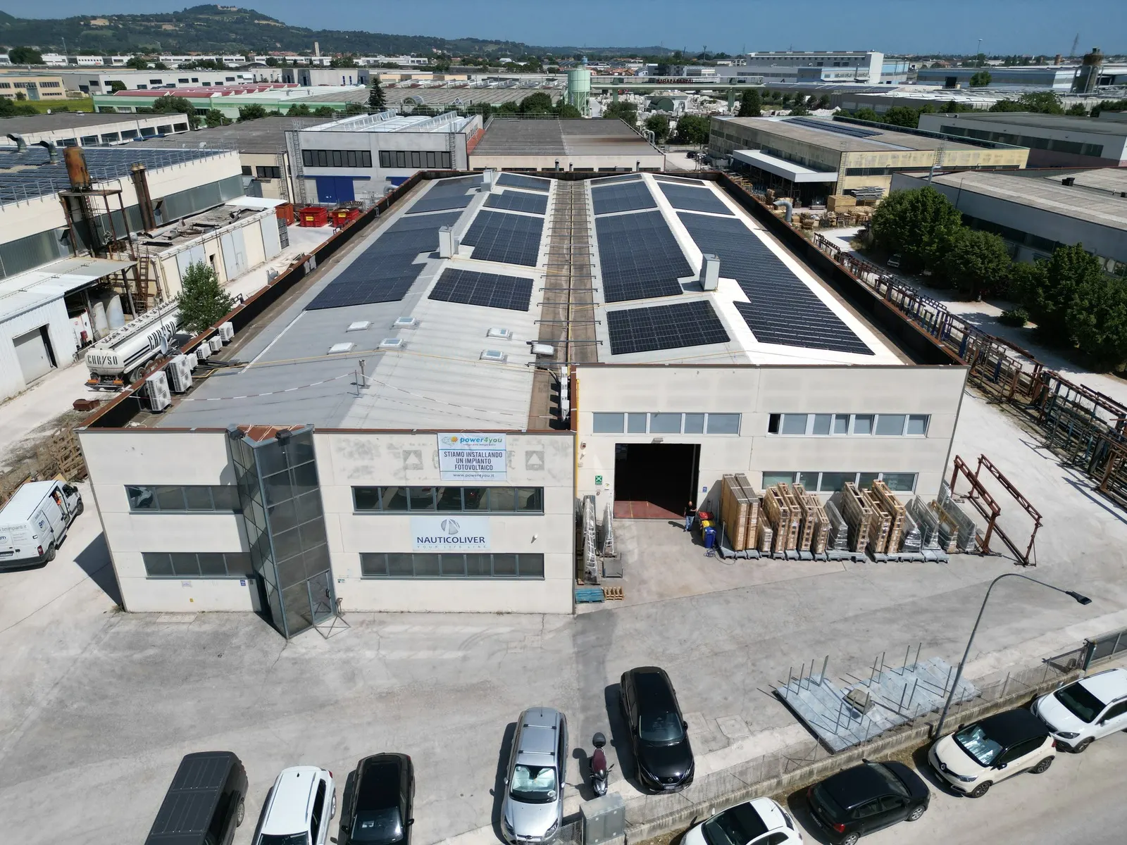 Impianto fotovoltaico industriale sul capannone Nauticoliver a Fano
