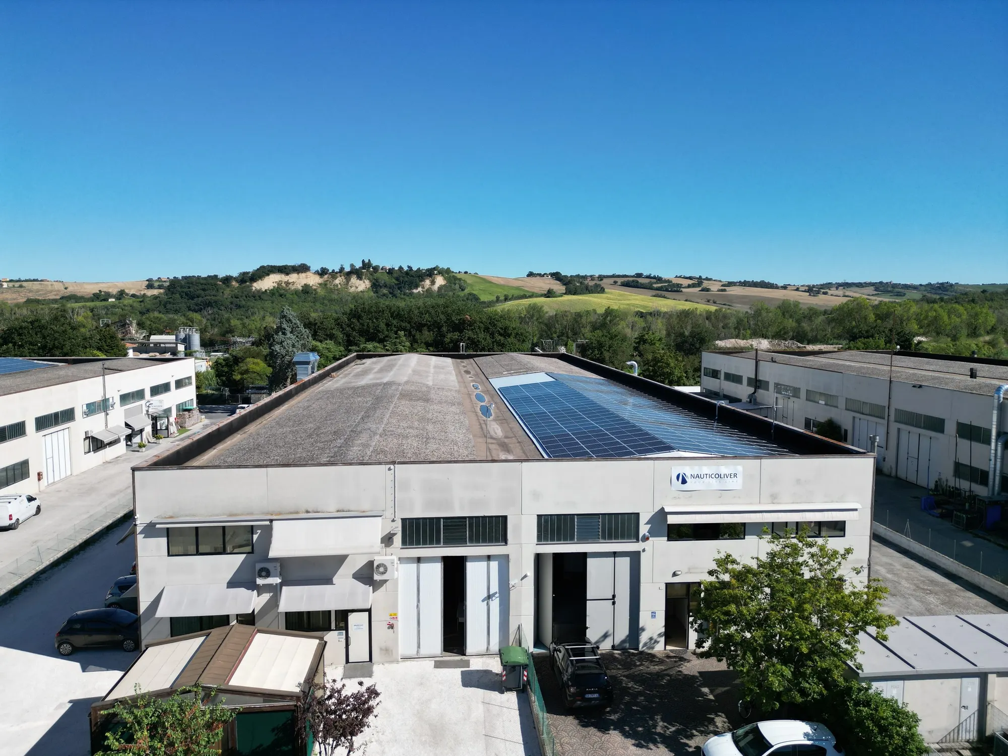 Capannone con impianto fotovoltaico realizzato nell’ambito di Industria 5.0
